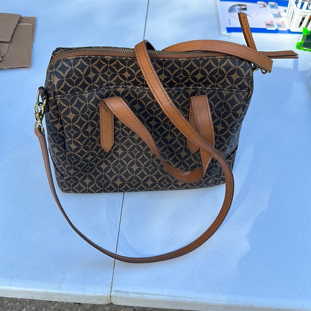 Fossil hand bag